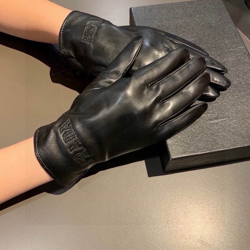 Prada gloves hm43